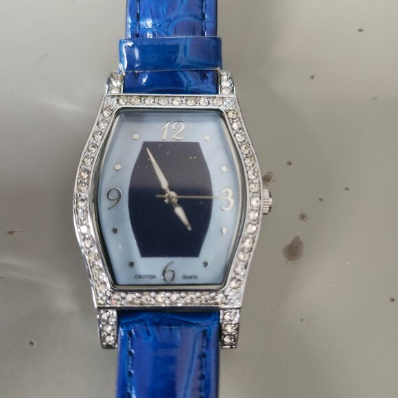 Croton diamond bezel Blue genuine leather bracelet. main image 8